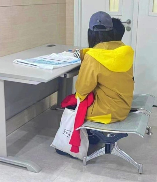 dich cum hoanh hanh hoc sinh trung quoc van phai lam bai tap ve nha trong benh vien khien cu dan mang buc xuc3jpg dich cum hoanh hanh hoc sinh trung quoc van phai lam bai tap ve nha trong benh vien khien cu dan mang buc xuc3jpg
