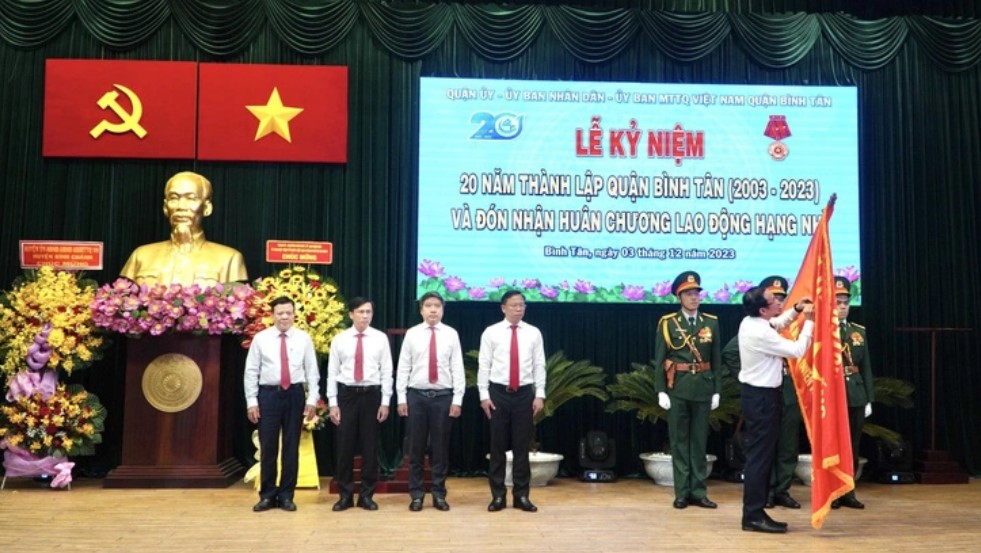 bi thu tp hcm ky vong quan binh tan doi moi manh me van dung cac co che dac thu de thuc day quan1jpg bi thu tp hcm ky vong quan binh tan doi moi manh me van dung cac co che dac thu de thuc day quan1jpg