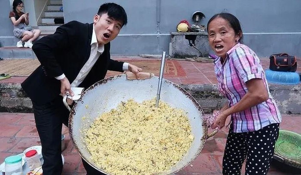 tung khuynh dao coi mang kiem bac ty moi thang cuoc song cua ba tan vlog hien ra sao 3