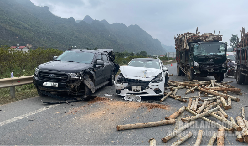 tin tuc tai nan giao thong moi nhat ngay 12 12 2023 tai nan lien hoan tren quoc lo 1a khien 4 xe o to hu hong 1 tin tuc tai nan giao thong moi nhat ngay 12 12 2023 tai nan lien hoan tren quoc lo 1a khien 4 xe o to hu hong 1
