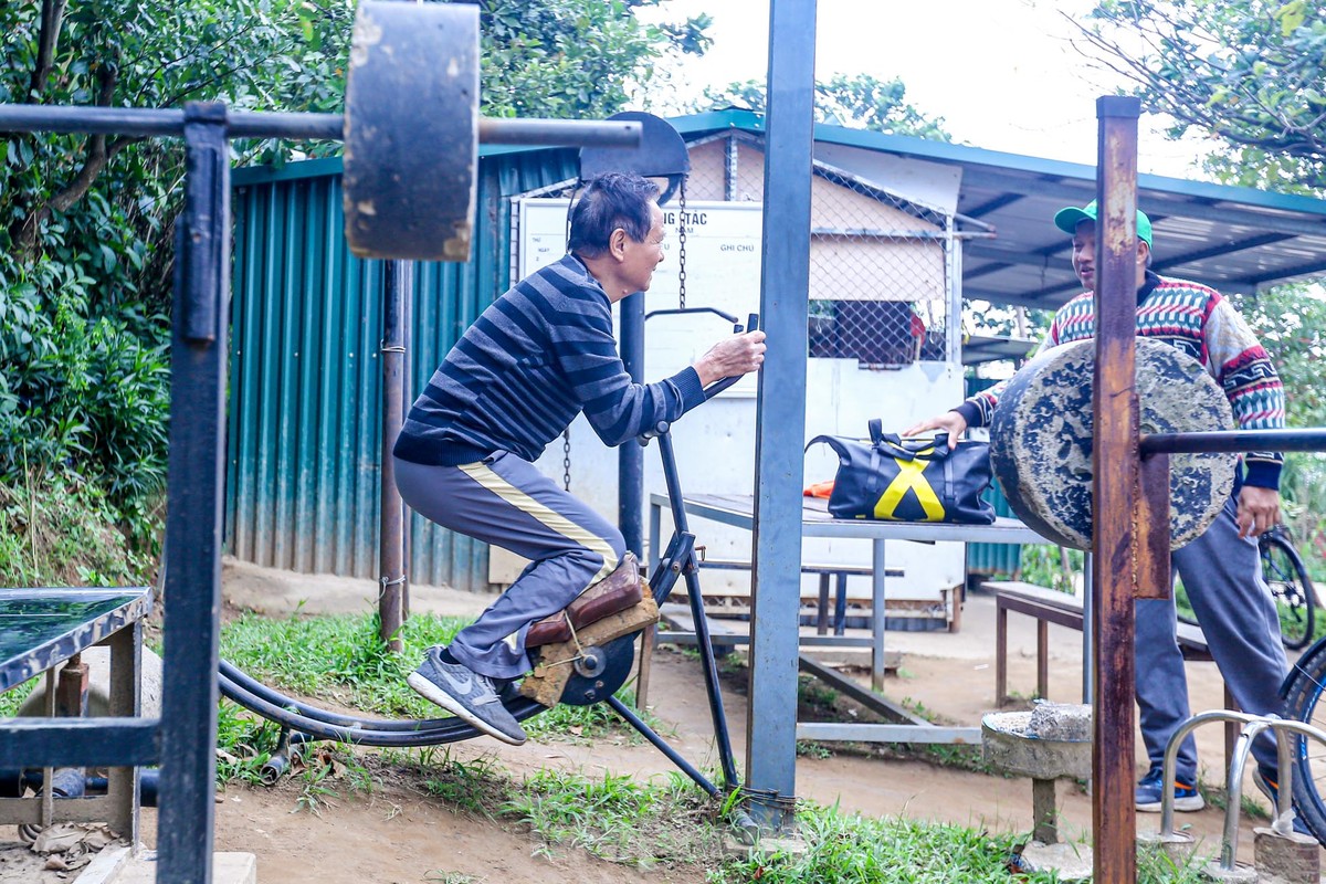 bat chap cai lanh thau xuong nguoi dan ha noi van song hong de ren luyen suc khoe 3