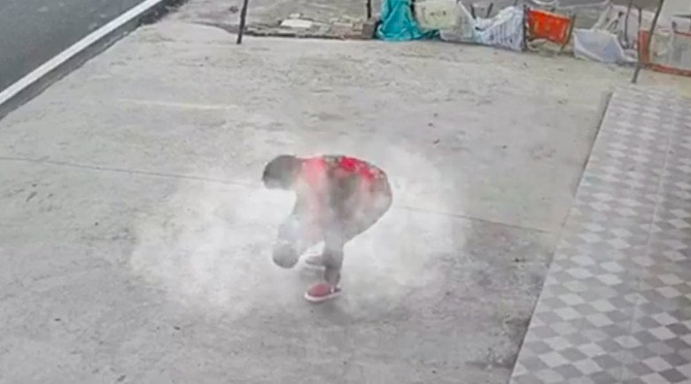 phan no be trai bi ba noi danh dap da man tat nhu troi giang ben ve duong 1