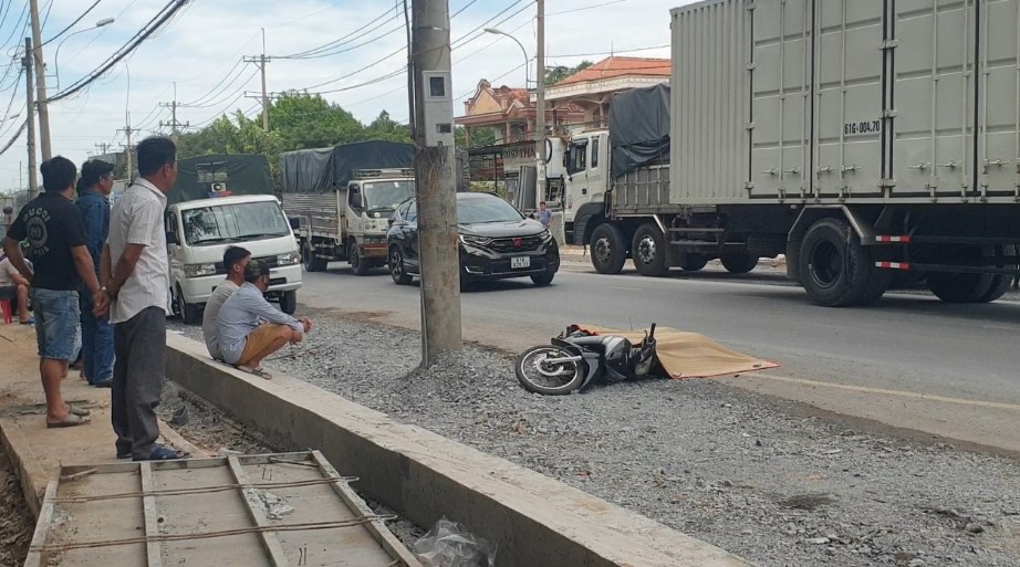 tin tuc tai nan giao thong moi nhat ngay 24 12 2023 xe tai va cham xe may nguoi dan ong tu vong thuong tam1jpg tin tuc tai nan giao thong moi nhat ngay 24 12 2023 xe tai va cham xe may nguoi dan ong tu vong thuong tam1jpg