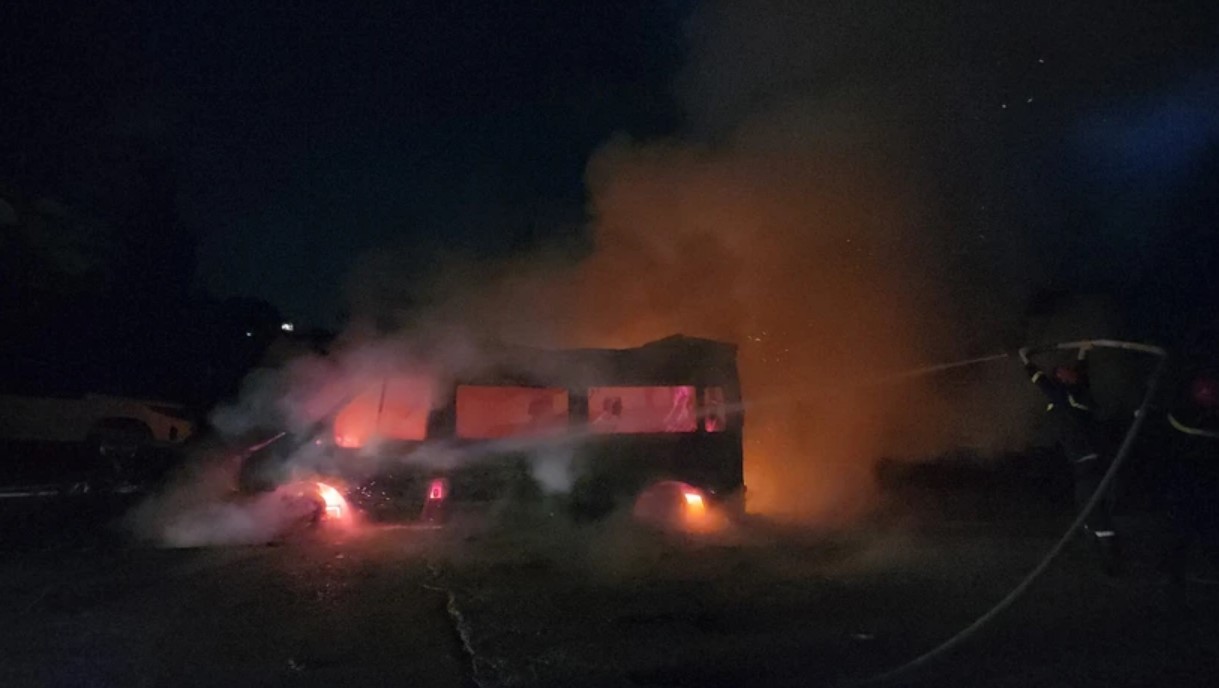 da lat xe limousine bat ngo boc chay trong bai giu xe5jpg