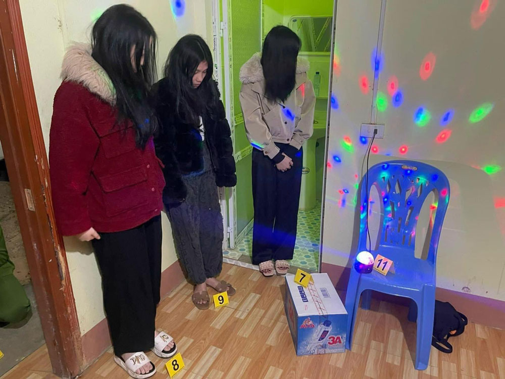 phat hien 8 nam nu thanh nien mo tiec ma tuy tai phong tro o lao cai 2