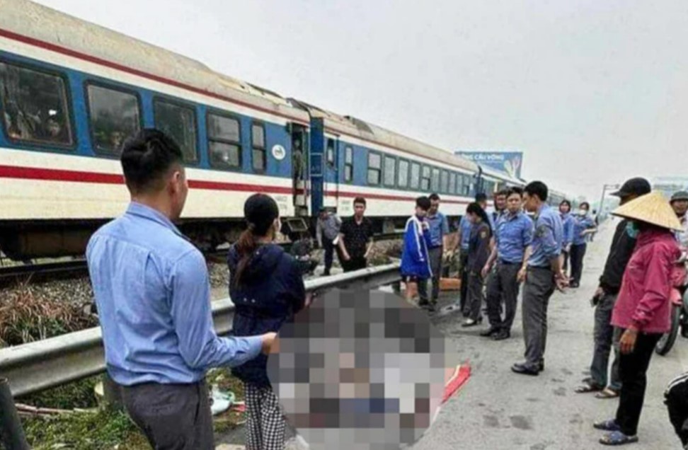 tin tuc tai nan giao thong moi nhat ngay 31 12 2023 va cham voi xe khach nguoi dan ong di xe may nga ra duong tu vong1jpg tin tuc tai nan giao thong moi nhat ngay 31 12 2023 va cham voi xe khach nguoi dan ong di xe may nga ra duong tu vong1jpg