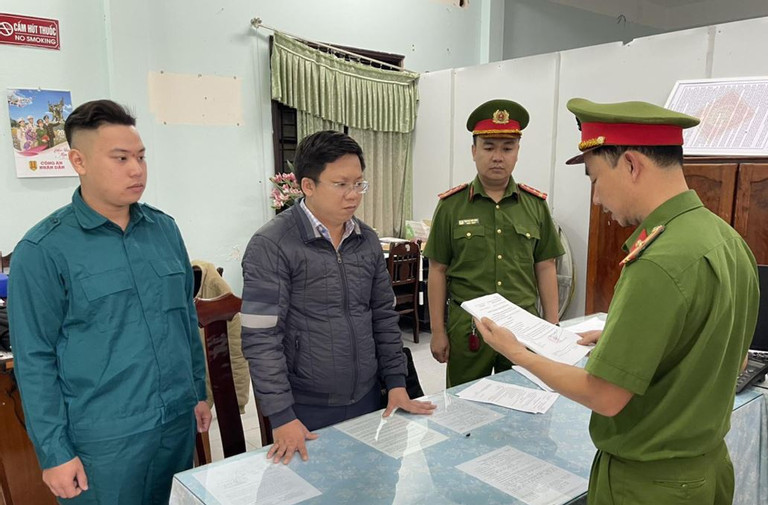 bat tam giam giam doc phong giao dich ngan hang lua dao chiem doat 14 ty dong 1