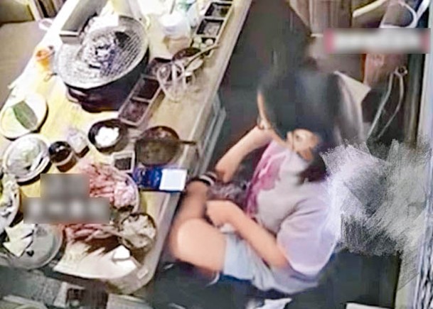 nguoi phu nu 5 lan gio tro tai mot nha hang buffet khien nha hang phai lat tuc bao canh sat1jpeg