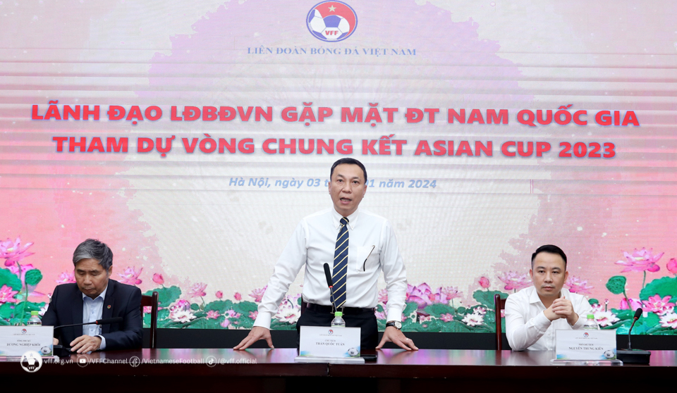 chu tich vff tran quoc tuan gap go dong vien doi tuyen viet nam truoc them asian cup 1