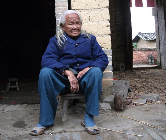cu ba 95 tuoi bat ngo tinh day sau 6 ngay trong quan tai viec lam dau tien khien ai cung bat ngo 1