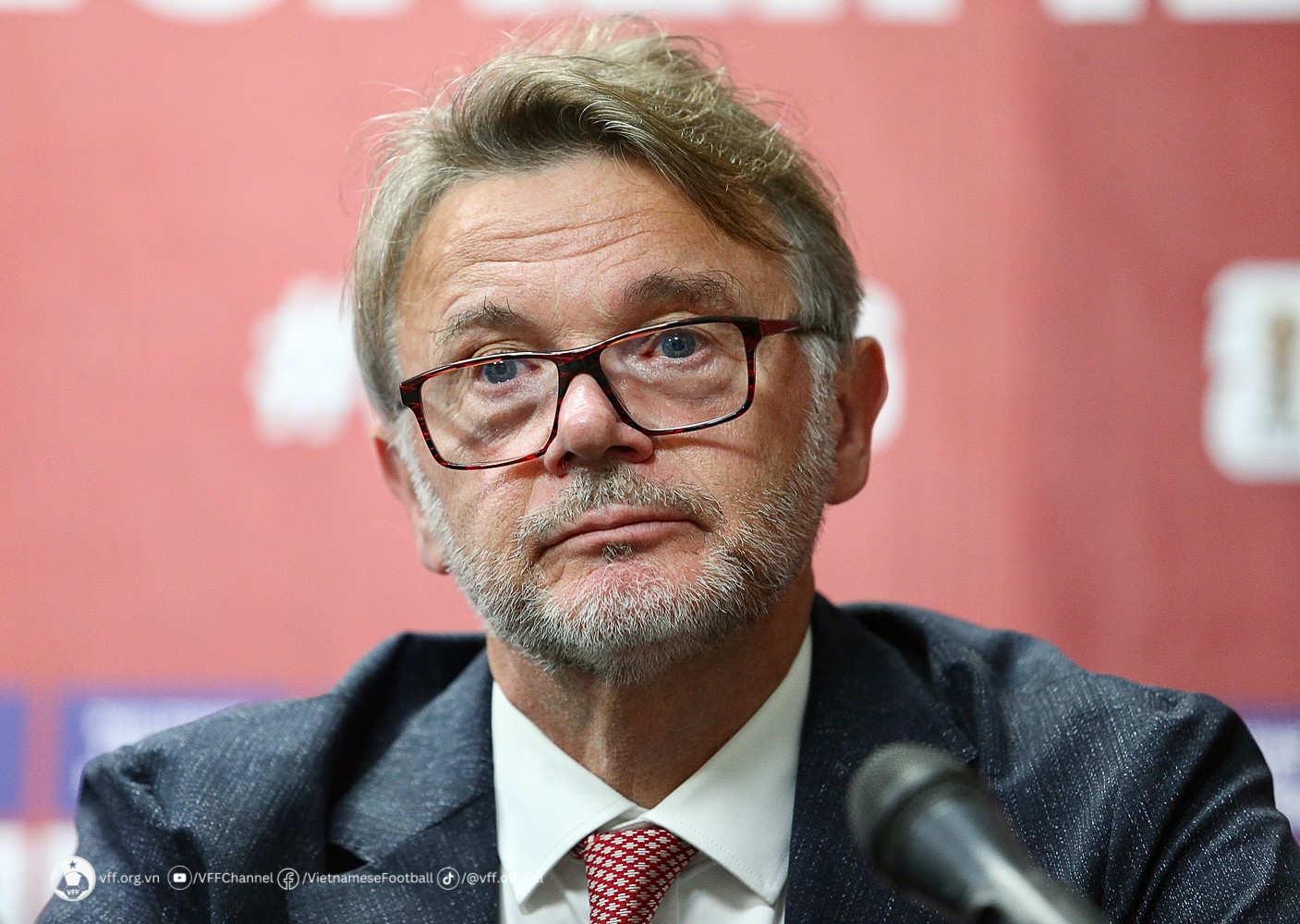 hlv philippe troussier truc tiep cong bo danh sach doi tuyen viet nam 20 cau thu se bi gach ten 1 hlv philippe troussier truc tiep cong bo danh sach doi tuyen viet nam 20 cau thu se bi gach ten 1