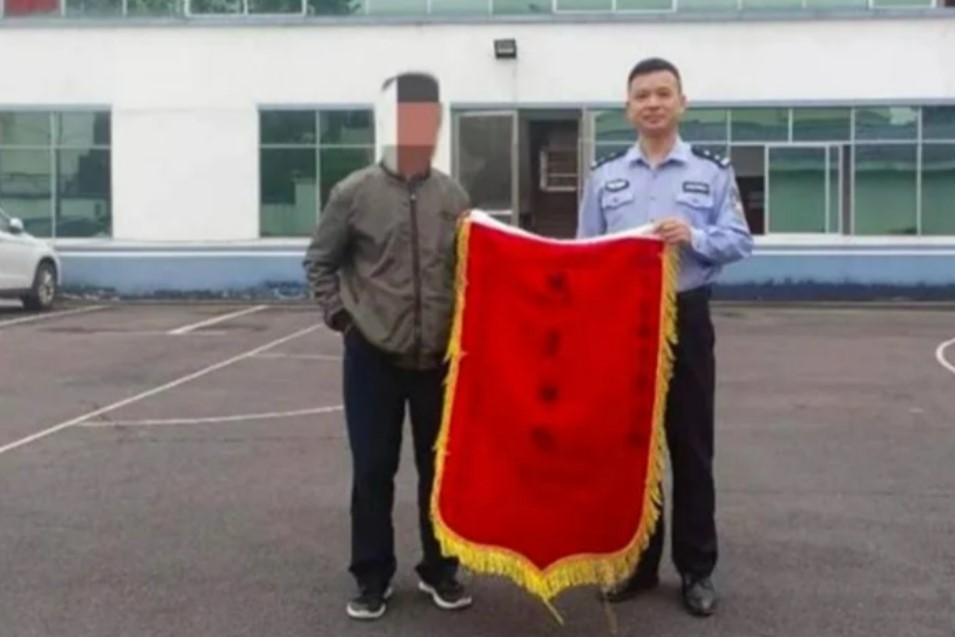vo dem ban chiec tivi cu lay 70 000 dong nguoi chong suyt ngat xiu khi biet chuyen1jpg