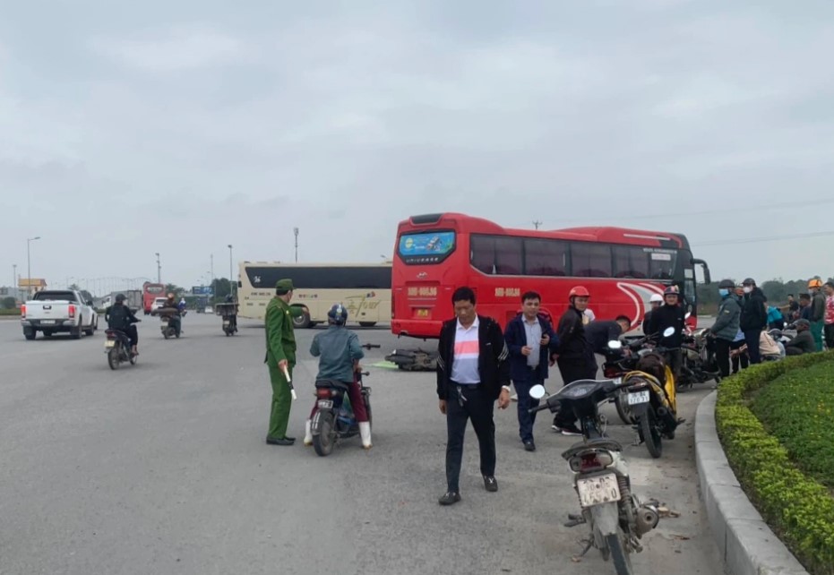 tin tuc tai nan giao thong moi nhat ngay 8 1 2024 xe tai lao vao cua hang goi dau mot nguoi tu vong 2