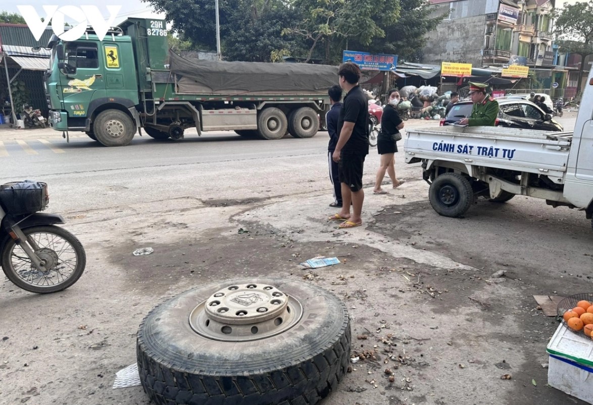 tin tuc tai nan giao thong moi nhat ngay 9 1 2024 va cham voi xe tai hai me con thuong vong1jpg tin tuc tai nan giao thong moi nhat ngay 9 1 2024 va cham voi xe tai hai me con thuong vong1jpg