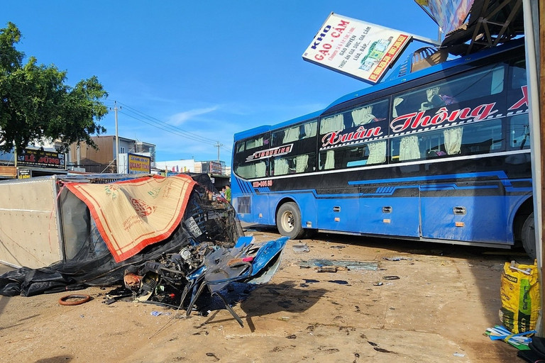 tin tuc tai nan giao thong moi nhat ngay 9 1 2024 va cham voi xe tai hai me con thuong vong2jpg tin tuc tai nan giao thong moi nhat ngay 9 1 2024 va cham voi xe tai hai me con thuong vong2jpg