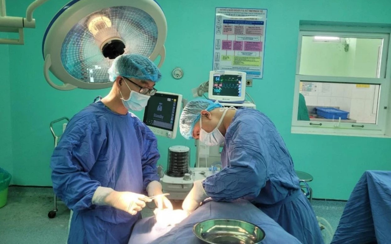 vu may bay quan su roi o quang nam tinh trang suc khoe nguoi bi thuong hien ra sao