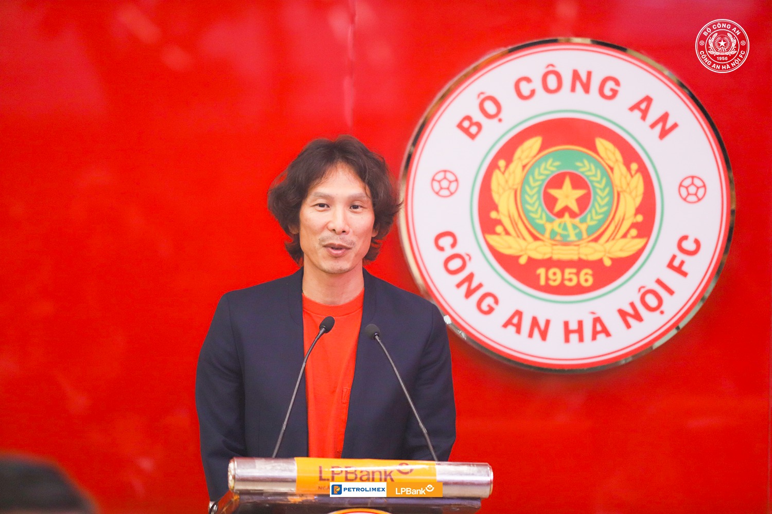 hlv gong oh kyun doi boi thuong khung sau khi bi clb cong an ha noi sa thai 1