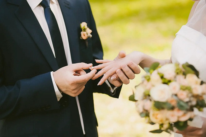 Gia đình - Tình yêu - Giao hết tài sản cho vợ, chàng trai sụp đổ khi biết 'bí mật' mà vợ giữ kín