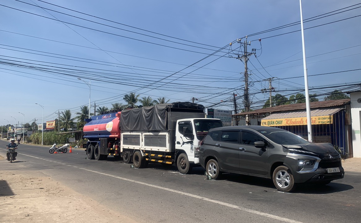 tin tuc tai nan giao thong moi nhat ngay 16 1 2024 tai nan lien hoan tren quoc lo 6 hai nguoi di xe may tu vong 1 tin tuc tai nan giao thong moi nhat ngay 16 1 2024 tai nan lien hoan tren quoc lo 6 hai nguoi di xe may tu vong 1