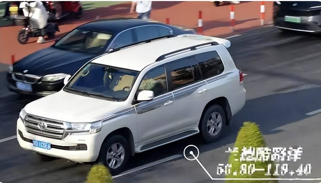 anh chup cong truong quy toc gio tan hoc bong nhien viral khap mang xa hoi netizen cam than hoa ra su khac biet voi truong thuong hoa ra lon the 4