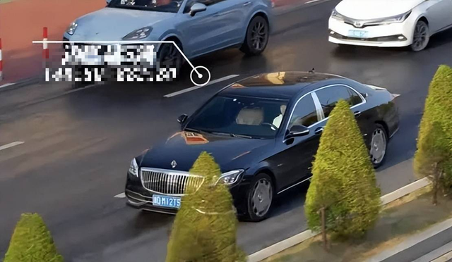 anh chup cong truong quy toc gio tan hoc bong nhien viral khap mang xa hoi netizen cam than hoa ra su khac biet voi truong thuong hoa ra lon the 5