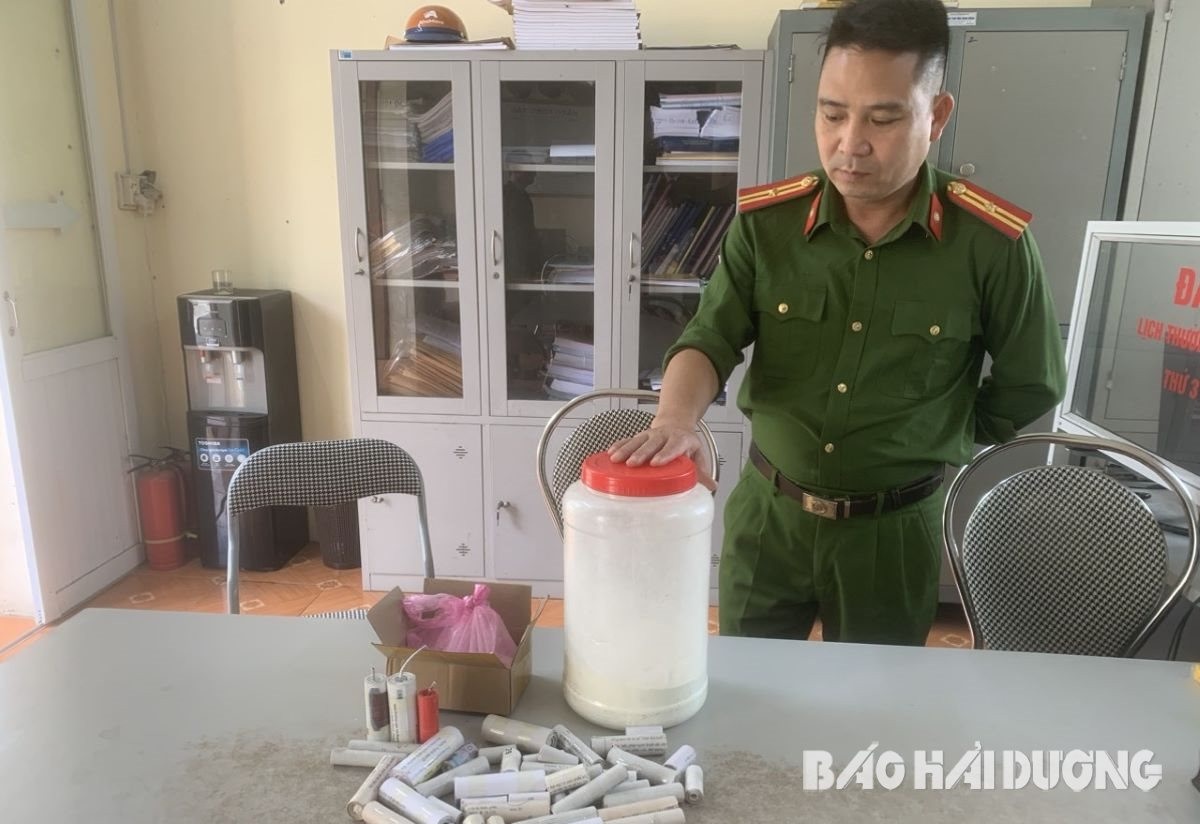hai duong phat hien 2 hoc sinh mua hoa chat qua mang tu che phao no 1 hai duong phat hien 2 hoc sinh mua hoa chat qua mang tu che phao no 1