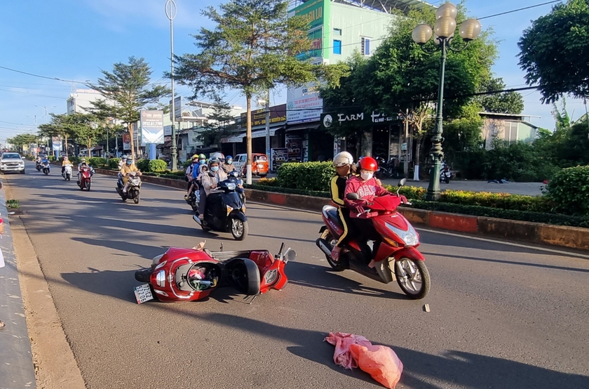 tin tuc tai nan giao thong moi nhat ngay 23 1 2024 o to tai va cham voi xe dap dien nguoi dan ong tu vong 1