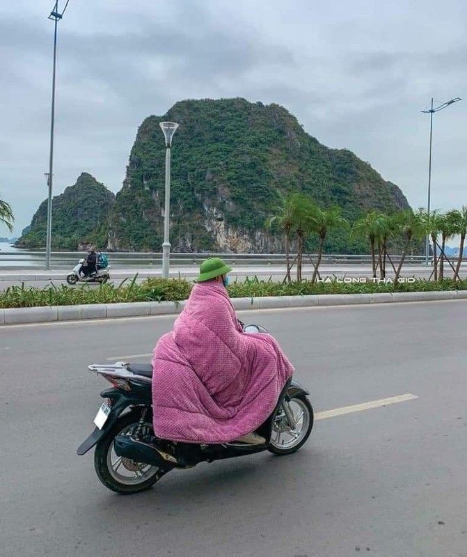 thoi tiet chuyen lanh nhieu nguoi khong ngan ngai khoac len minh chiec chan gio am khi tham gia giao thong 6