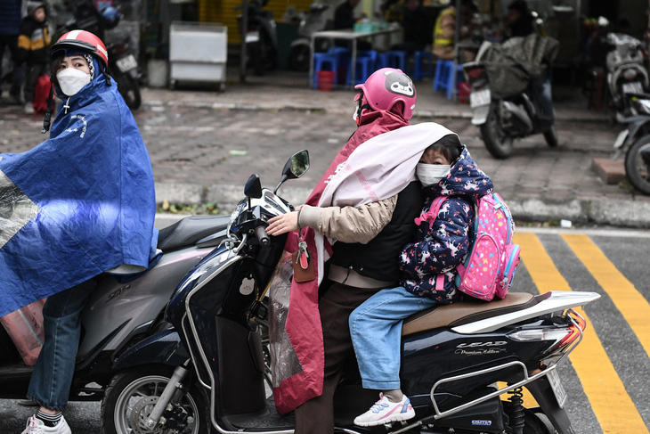thoi tiet tiep tuc ret dam nhieu truong tieu hoc tai ha noi chuyen sang hoc truc tuyen1jpg