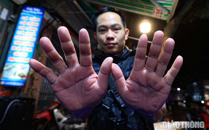 nguoi lao dong vat va vat lon muu sinh giua cai dem dong lanh buot 8 do c o ha noi11jpg