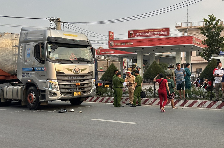 binh duong va cham voi xe bon doi nam nu tu vong thuong tam 1