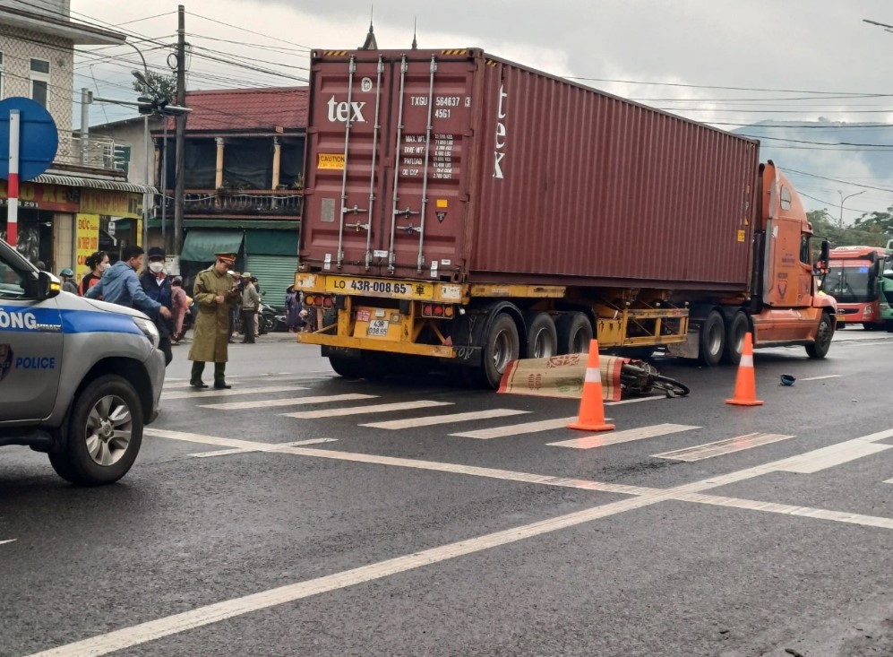 tin tuc tai nan giao thong moi nhat ngay 28 1 2024 o to dau keo va cham voi xe may mot nguoi tu vong1jpg tin tuc tai nan giao thong moi nhat ngay 28 1 2024 o to dau keo va cham voi xe may mot nguoi tu vong1jpg