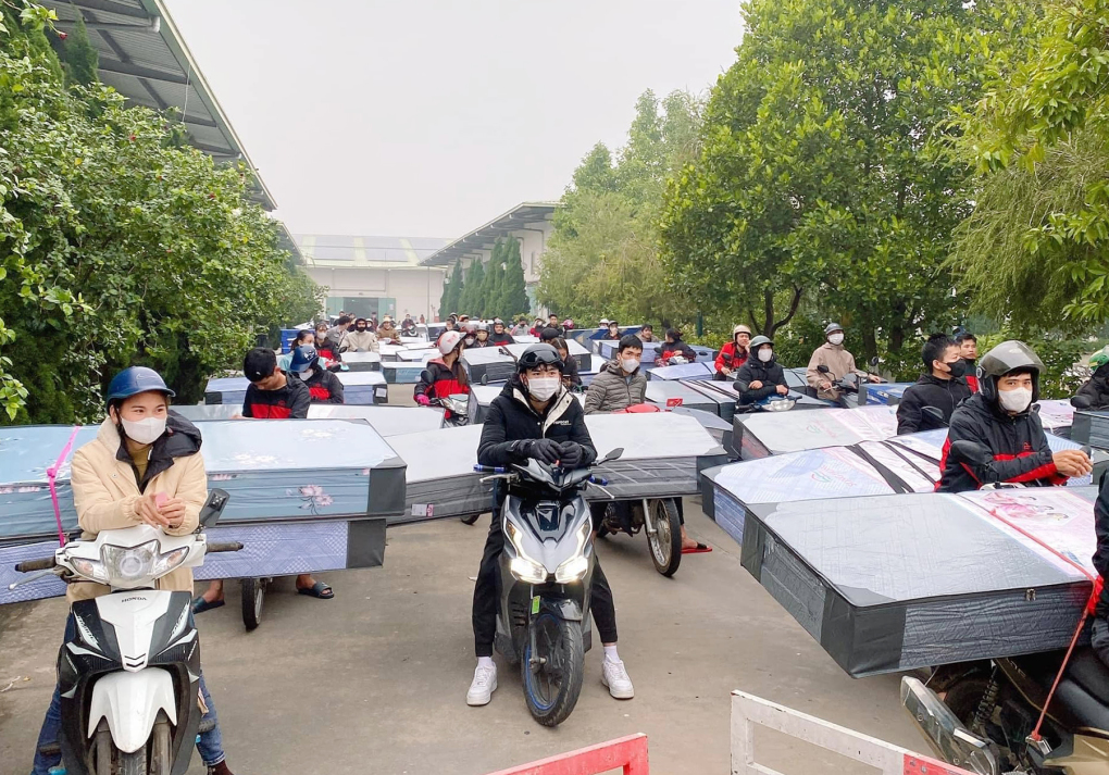 tang 2 000 chiec dem lam qua tet cho cong nhan dai dien cong ty noi gi 1 tang 2 000 chiec dem lam qua tet cho cong nhan dai dien cong ty noi gi 1