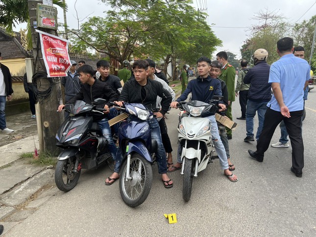 hue khoi to 34 bi can cam hung khi ruot duoi danh nguoi tren pho 2 hue khoi to 34 bi can cam hung khi ruot duoi danh nguoi tren pho 2