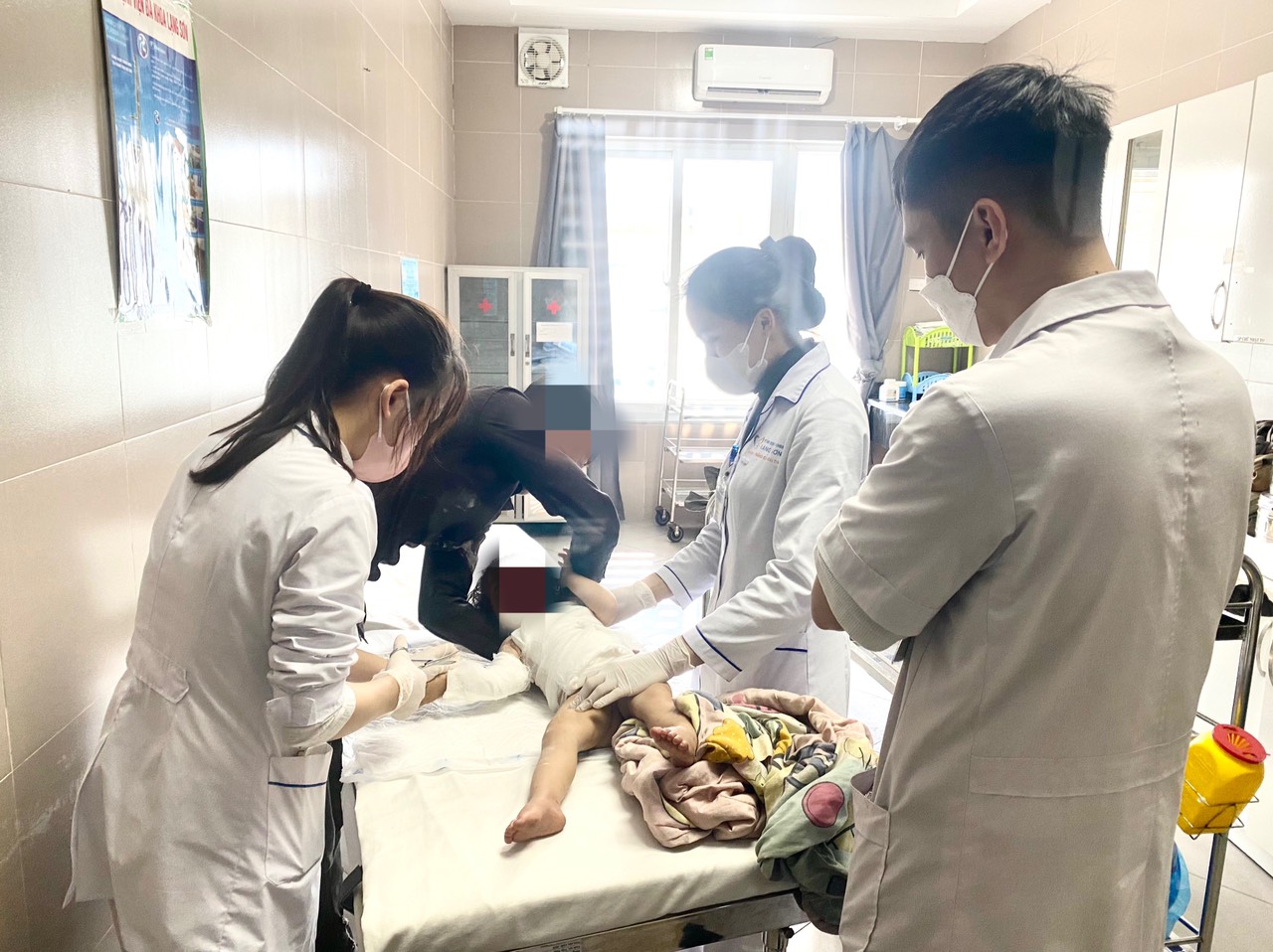 hai benh nhi bi bong nang do nuoc soi bac si canh bao gi 1 hai benh nhi bi bong nang do nuoc soi bac si canh bao gi 1