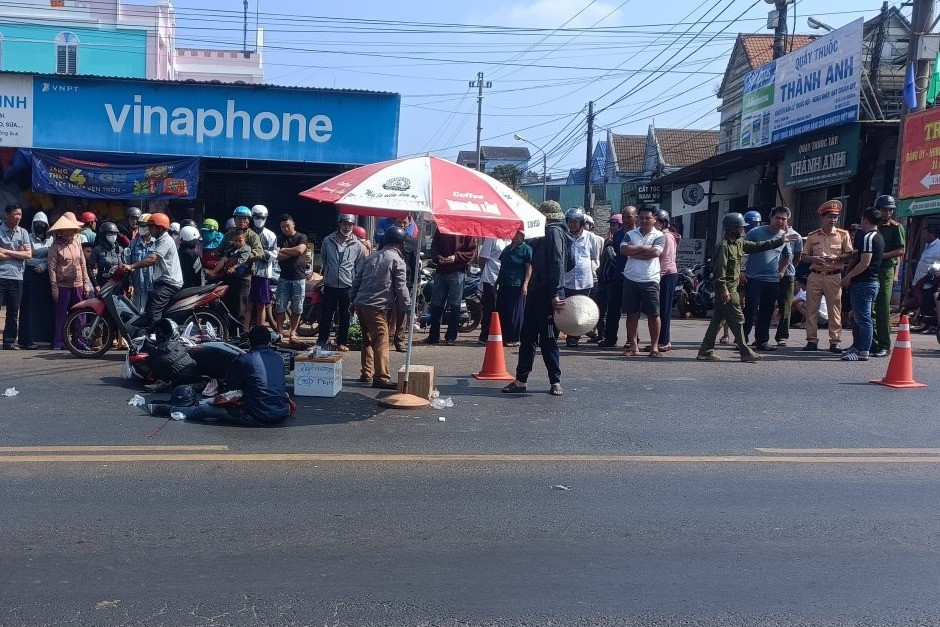 tin tuc tai nan giao thong moi nhat ngay 8 2 2024 o to cho 8 nguoi lat ngua tren cao toc hai nguoi bi thuong 2 tin tuc tai nan giao thong moi nhat ngay 8 2 2024 o to cho 8 nguoi lat ngua tren cao toc hai nguoi bi thuong 2