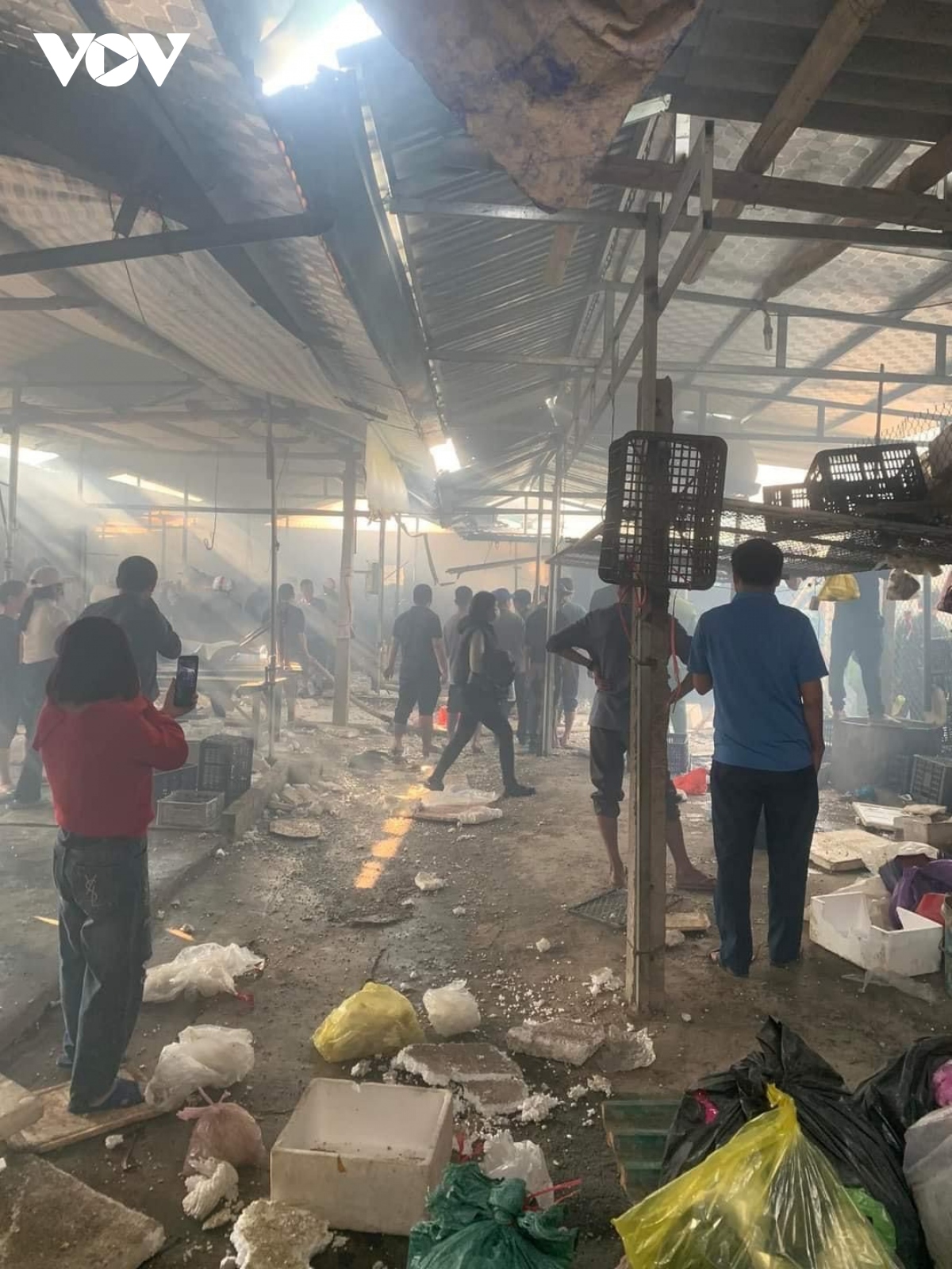 chay lon thieu rui hang loat ki ot cho o hoa binh ngay dau nam 3jpg