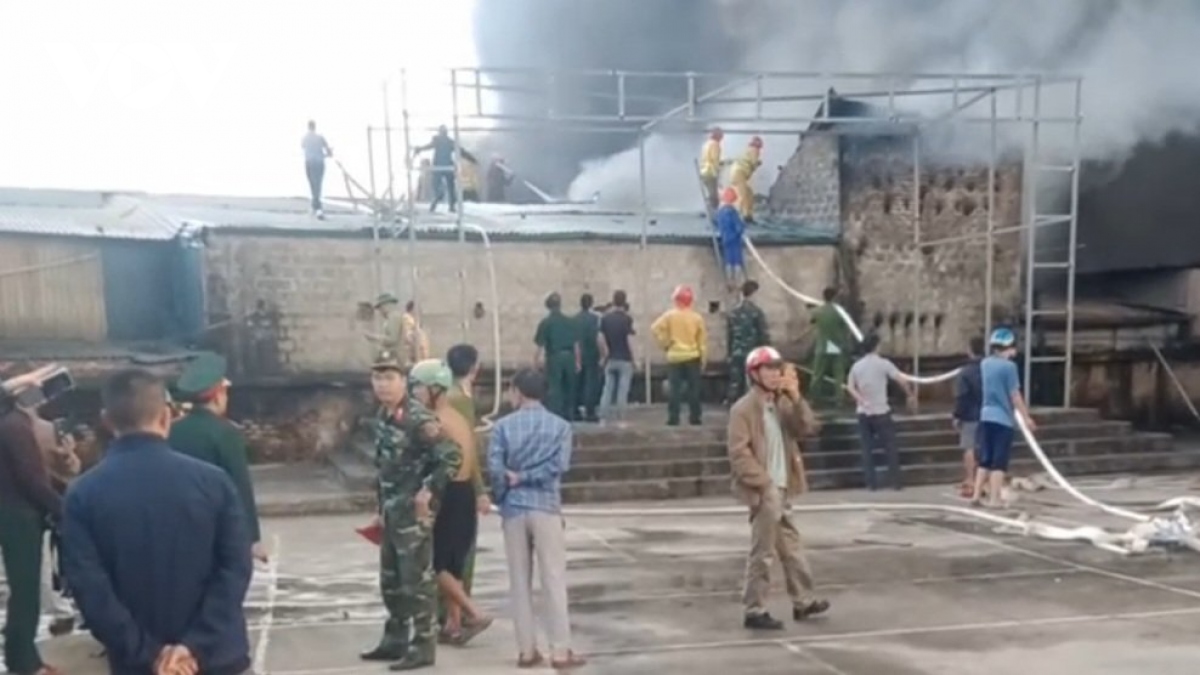 chay lon thieu rui hang loat ki ot cho o hoa binh ngay dau nam 4jpg