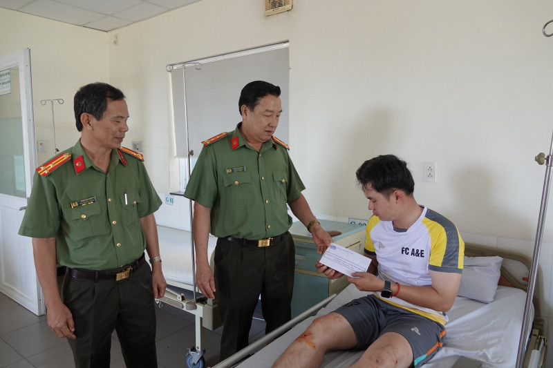 gap nan trong luc tuan tra trung uy canh sat co dong hi sinh 1 gap nan trong luc tuan tra trung uy canh sat co dong hi sinh 1