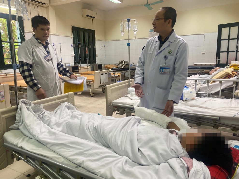 nam sinh 15 tuoi gap tai nan thuong tam do nghich phao bac si canh bao1jpg