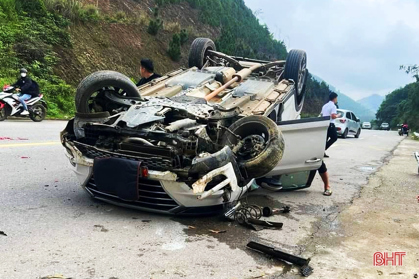 tin tuc tai nan giao thong moi nhat ngay 17 2 2024 o to bat ngo mat lai lat ngua giua duong 5 nguoi may man thoat nan 1 tin tuc tai nan giao thong moi nhat ngay 17 2 2024 o to bat ngo mat lai lat ngua giua duong 5 nguoi may man thoat nan 1