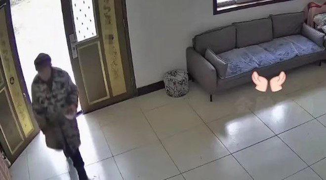 ve que ngoai an tet nhung bo me deu da qua doi con gai bat khoc vi hanh dong cua hang xom 1 ve que ngoai an tet nhung bo me deu da qua doi con gai bat khoc vi hanh dong cua hang xom 1