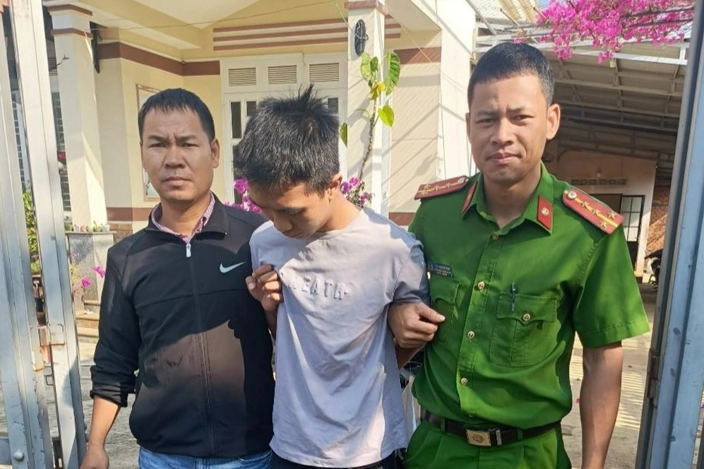 dak lak bat nam thanh nien tron truy na khi ve tham nha dip tet
