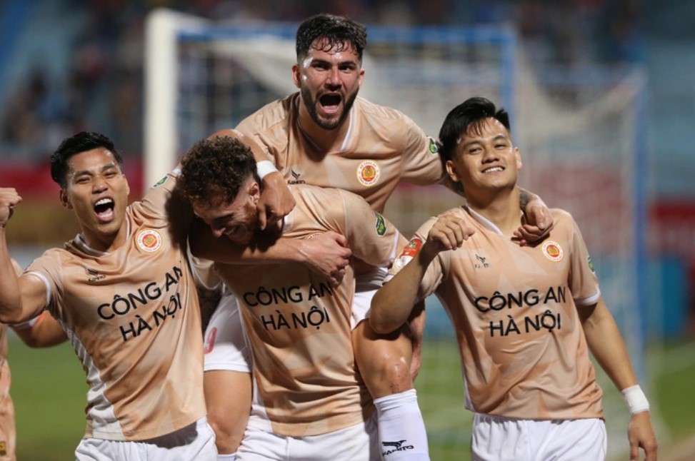 giup clb cong an ha noi danh bai tp hcm trong ngay dau ra mat hlv kiatisak noi gi 1jpg