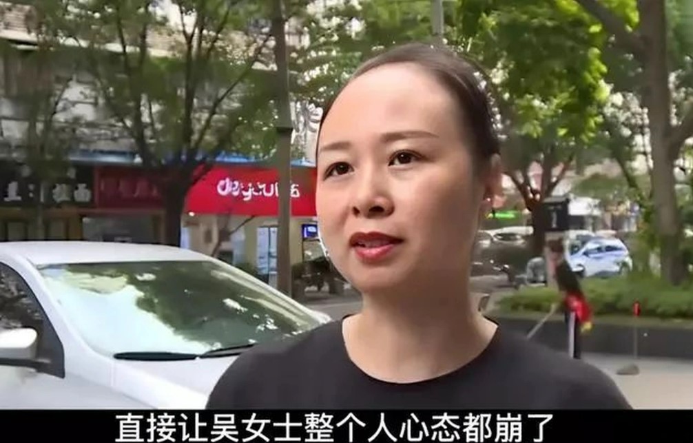 hoan hy moi dong nghiep an lau co gai ta hoa sau khi nhin thay hoa don