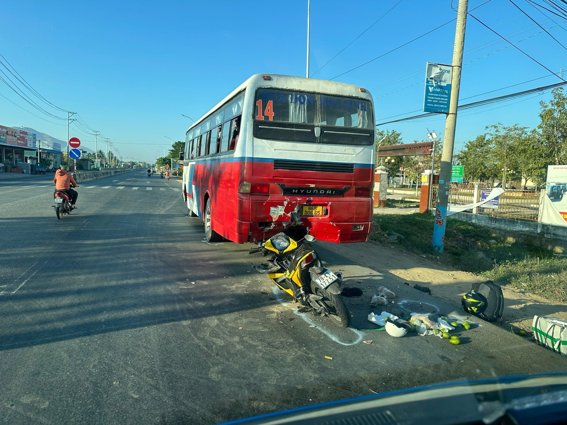 tin tuc tai nan giao thong moi nhat ngay 25 2 2024 va cham voi xe cho khach nguoi dan ong tu vong 3