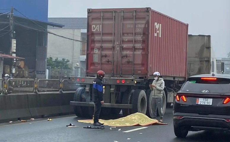 tin tuc tai nan giao thong moi nhat ngay 26 2 2024 lac tay lai xe container tong vao nha dan 3pg