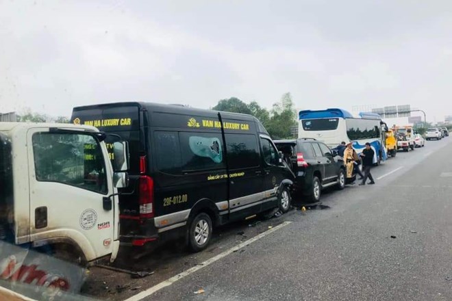 tin tuc tai nan giao thong moi nhat ngay 27 2 2024 tai nan o to lien hoan giua 4 o to giao thong un tac keo dai 1 tin tuc tai nan giao thong moi nhat ngay 27 2 2024 tai nan o to lien hoan giua 4 o to giao thong un tac keo dai 1