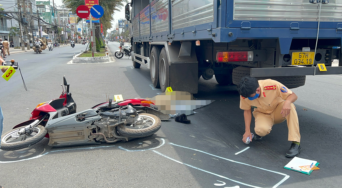 tin tuc tai nan giao thong moi nhat ngay 28 2 2024 va cham giua xe tai va xe may mot nguoi tu vong 2