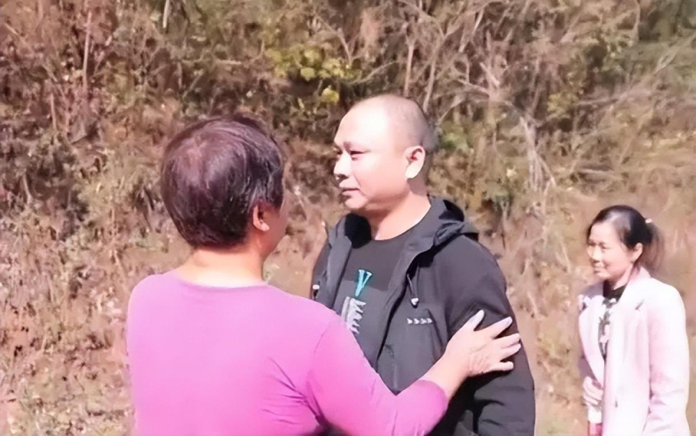 con trai doc dinh qua doi 15 nam truoc bat ngo song lai su that phia sau khien nhieu nguoi xot xa 3 con trai doc dinh qua doi 15 nam truoc bat ngo song lai su that phia sau khien nhieu nguoi xot xa 3